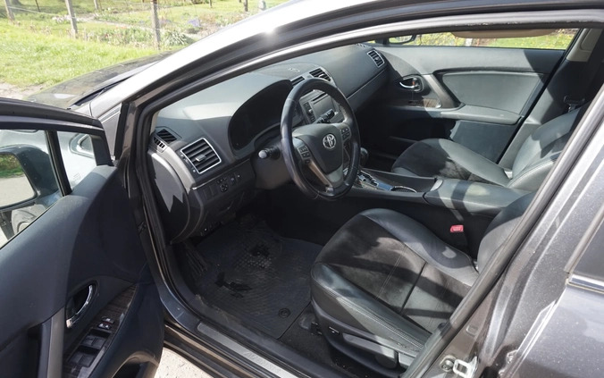 Toyota Avensis cena 19000 przebieg: 339000, rok produkcji 2013 z Gliwice małe 106
